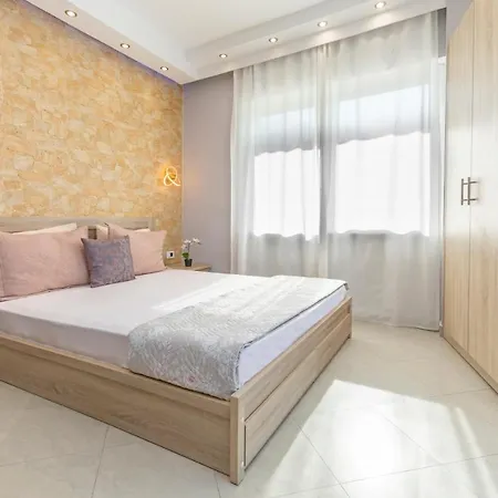 Spacious For 4 In The Center Of Rhodes Rhodes City